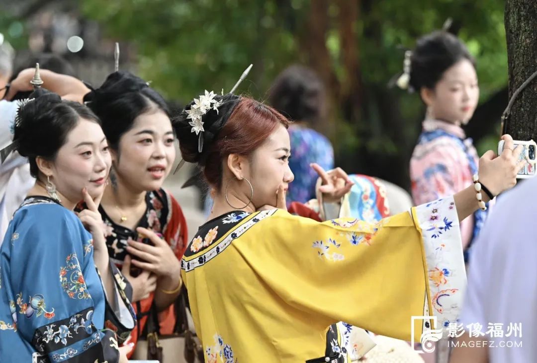 爆火!福州“三把刀”,多地游客赶来簪! 爆火!福州“三把刀”,多地游客赶来簪!